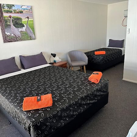 Winton Outback Motel ภายนอก รูปภาพ