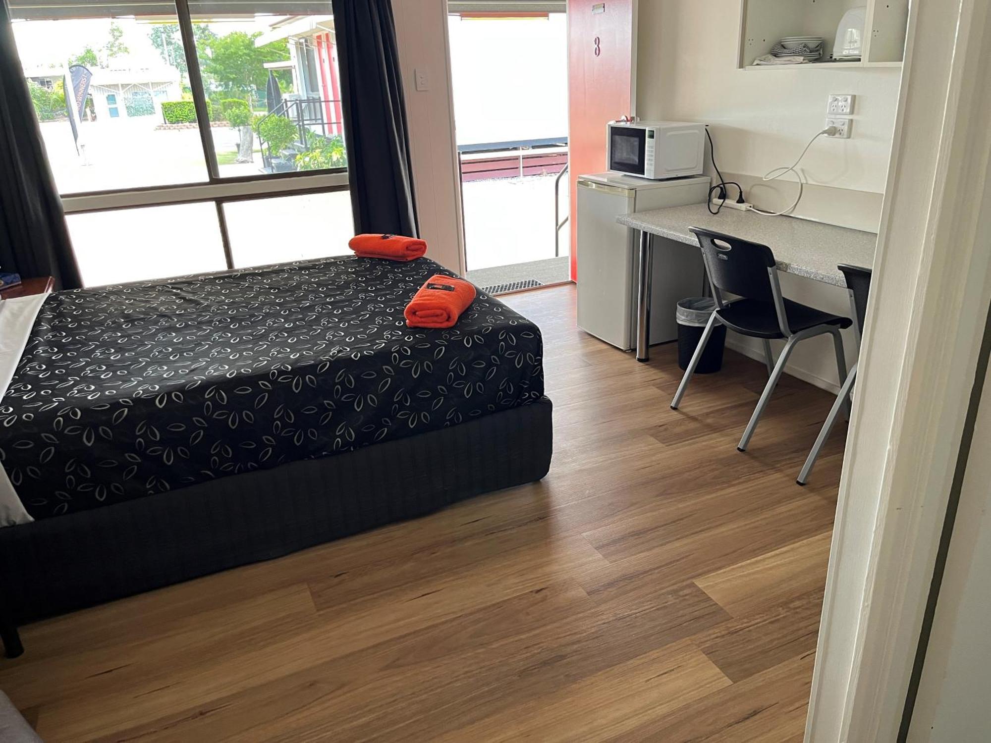 Winton Outback Motel ภายนอก รูปภาพ