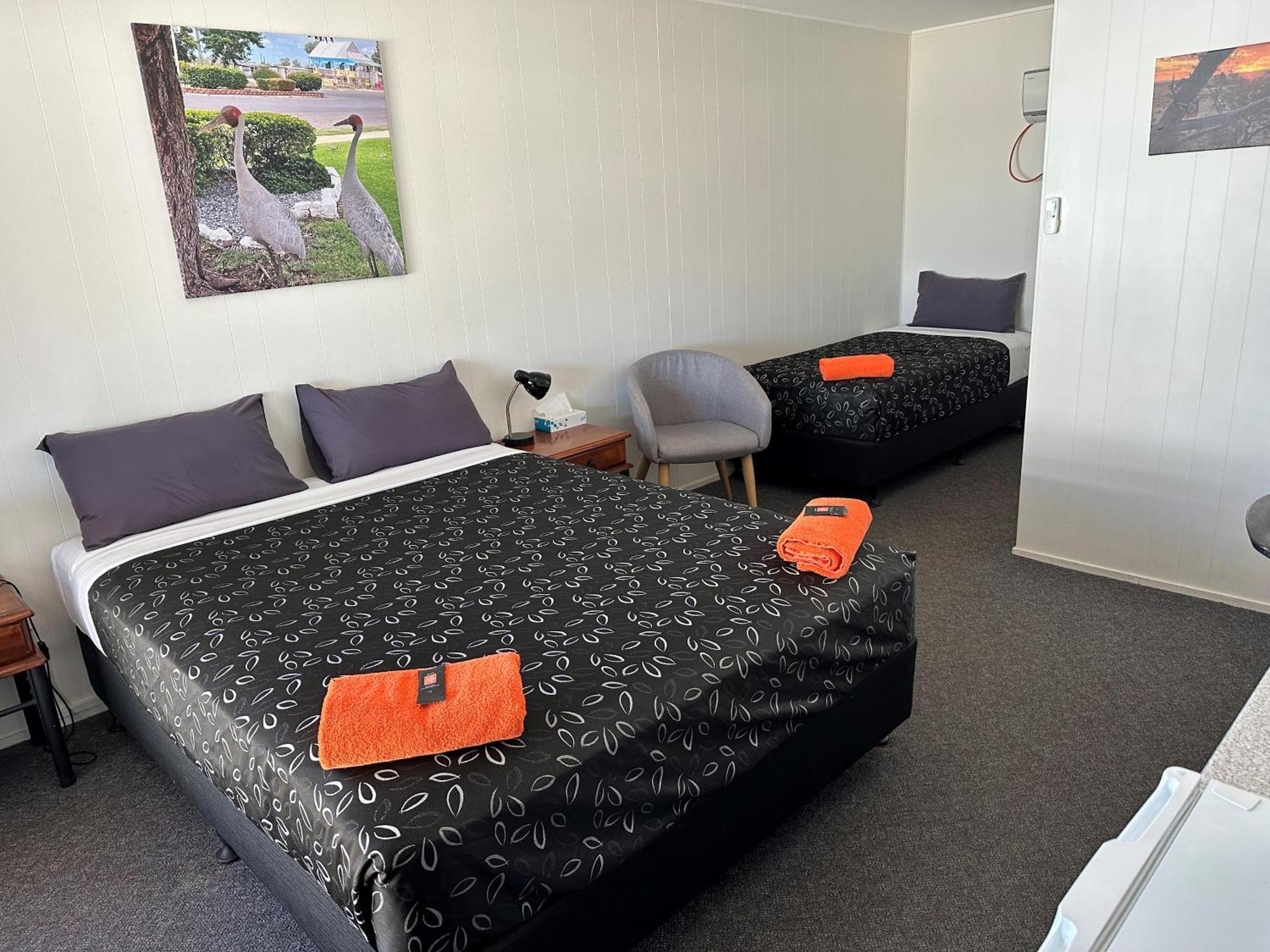 Winton Outback Motel ภายนอก รูปภาพ
