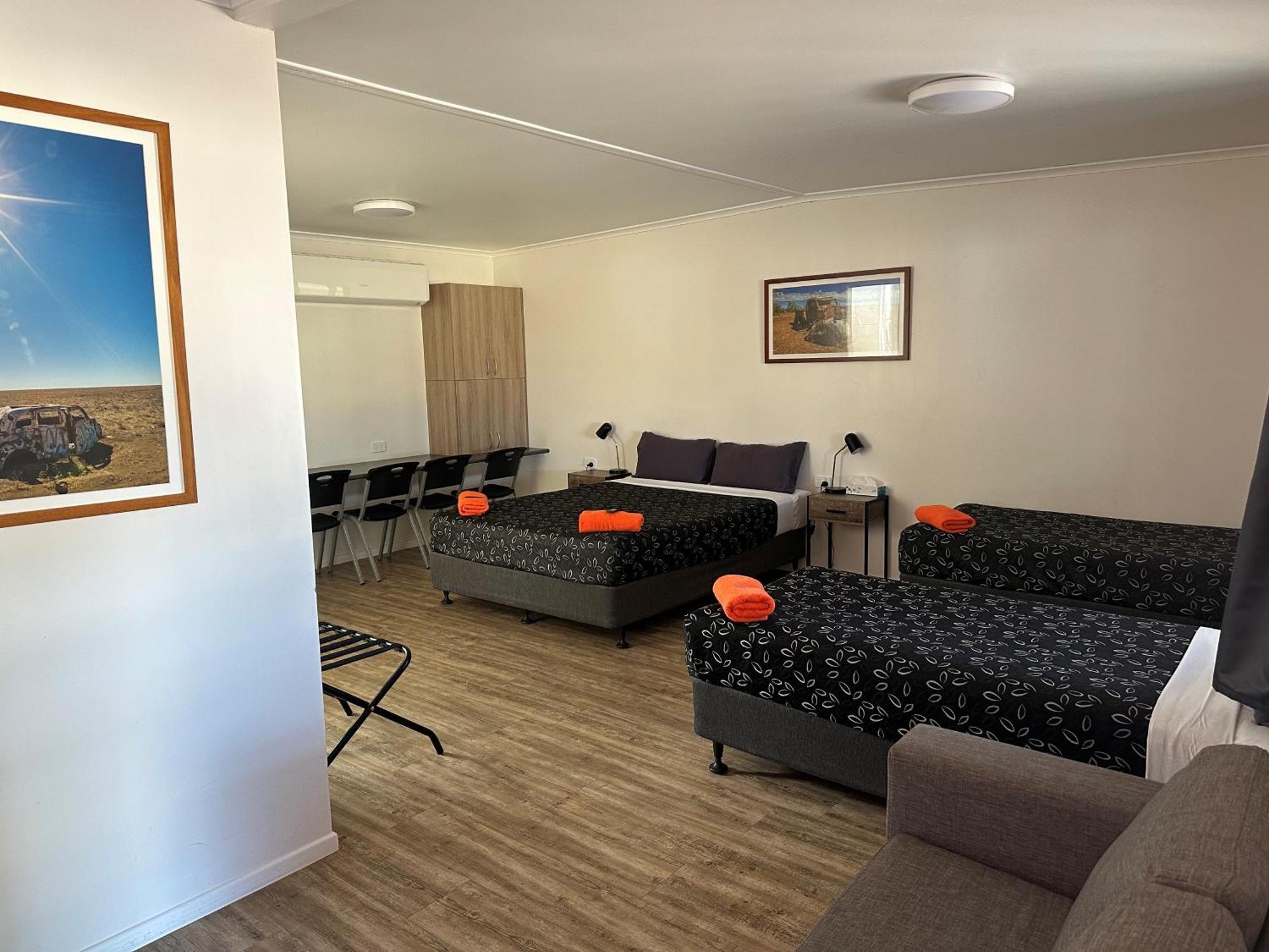 Winton Outback Motel ภายนอก รูปภาพ