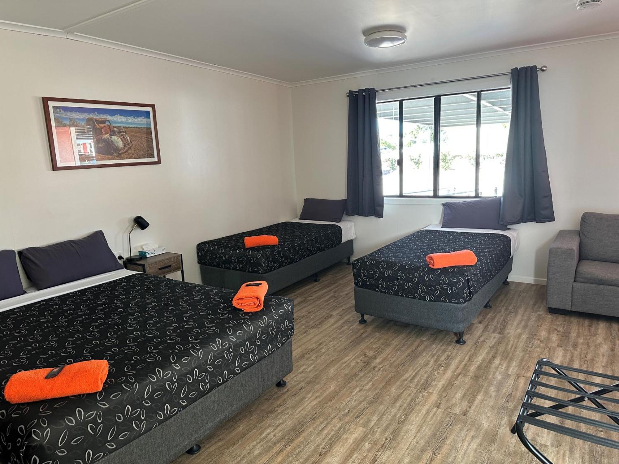 Winton Outback Motel ภายนอก รูปภาพ